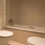 2 Bed. Gf In Center Of W Shared Pool Parking H62 *