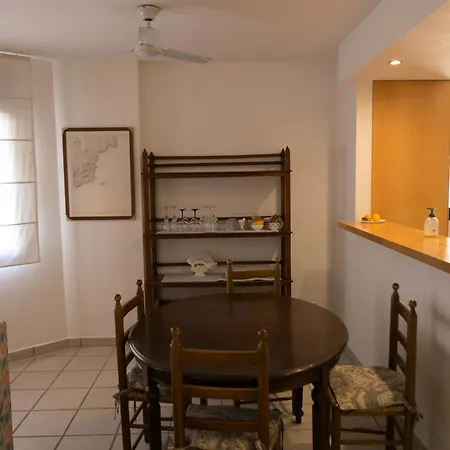 2 Bed. Gf In Center Of W Shared Pool Parking H62 アパート