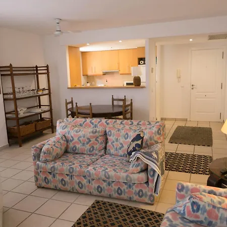 2 Bed. Gf In Center Of W Shared Pool Parking H62 アパート